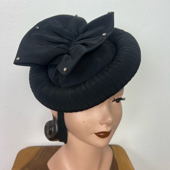 1940’s Vintage Black Faille Rhinestone Butterfly Women's Tilt Beret Cocktail Hat - Picture 2 of 16